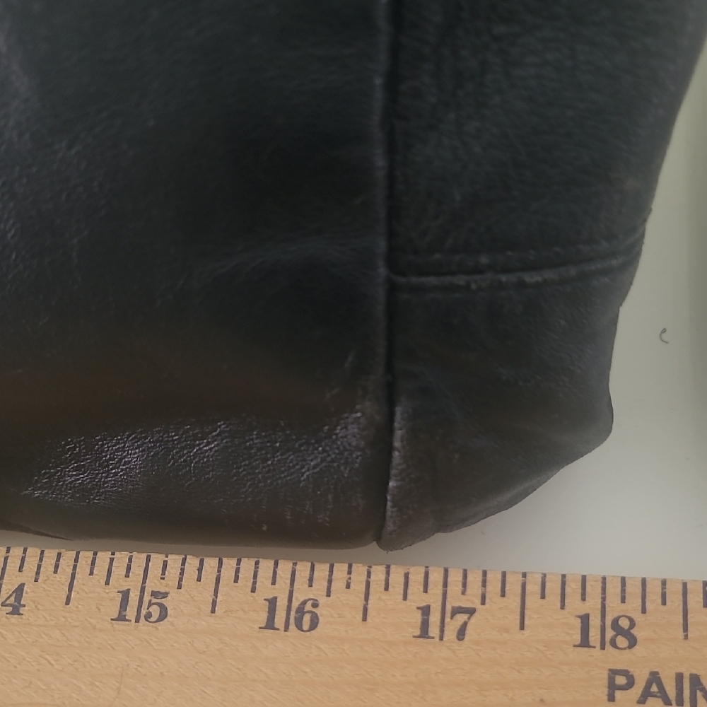 Rare Nike Black Leather Ladies Duffle Bag - Picture 14 of 16